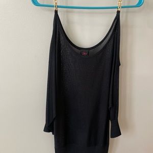 2B Bebe cold shoulder chain mesh top 🖤